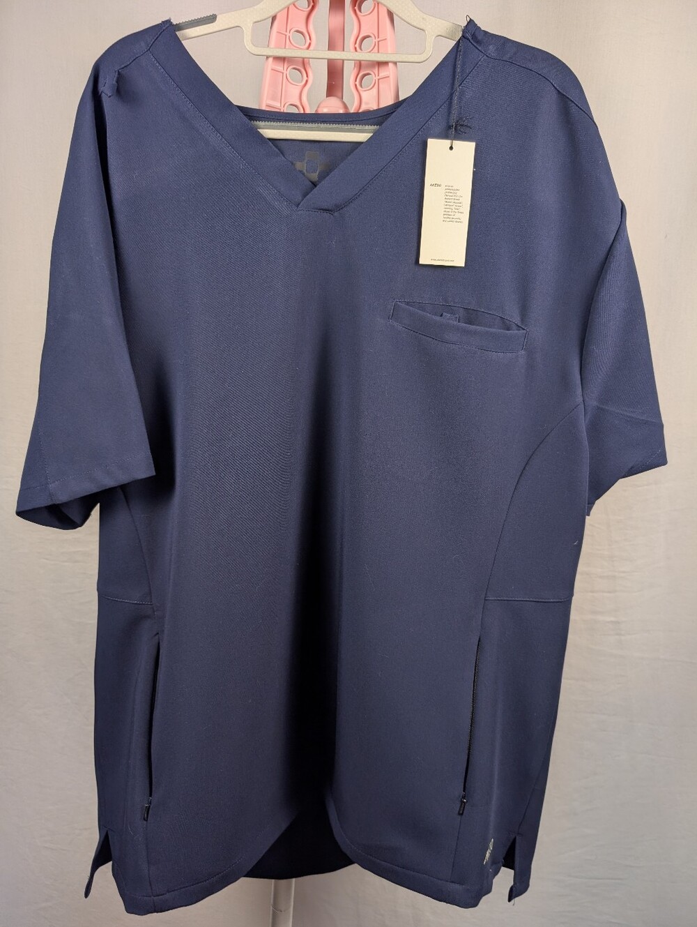 AKESO Scrub Top XL NWT Navy Blue V-Neck Stretch Zip Pocket Medical Uniform